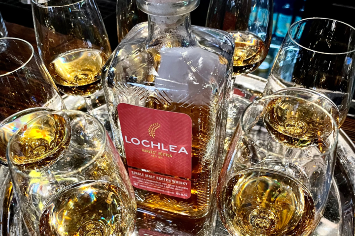 Whisky tasting in Edinburgh! Enjoy single-malt whisky on one of our walking tours. Book your whisky experience in Edinburgh.