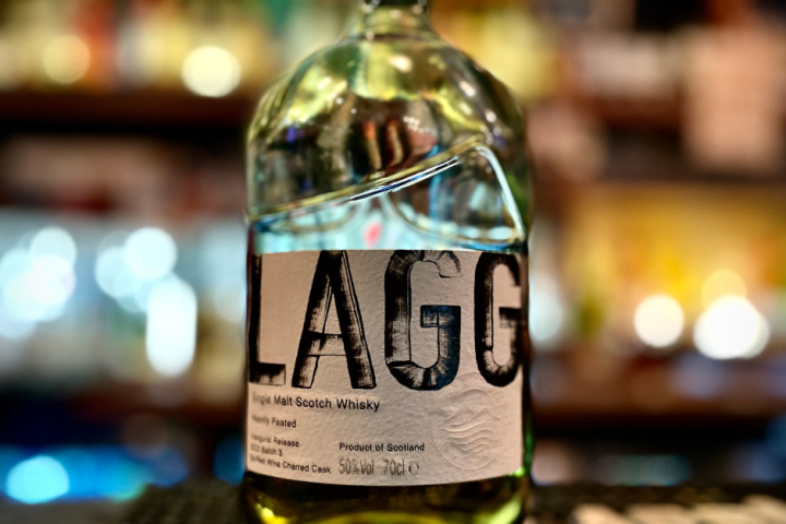 Whisky tasting in Edinburgh! Enjoy single-malt whisky on one of our walking tours. Book your whisky experience in Edinburgh.