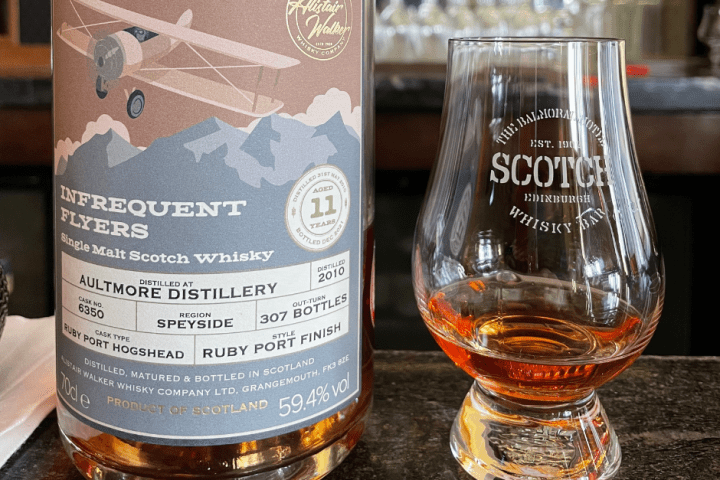 Whisky tasting in Edinburgh! Enjoy single-malt whisky on one of our walking tours. Book your whisky experience in Edinburgh.