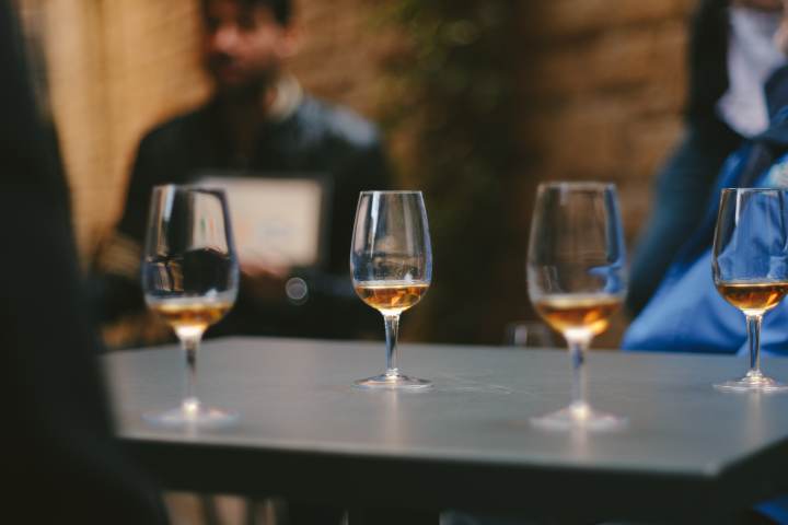 Whisky tasting in Edinburgh! Enjoy single-malt whisky on one of our walking tours. Book your whisky experience in Edinburgh.