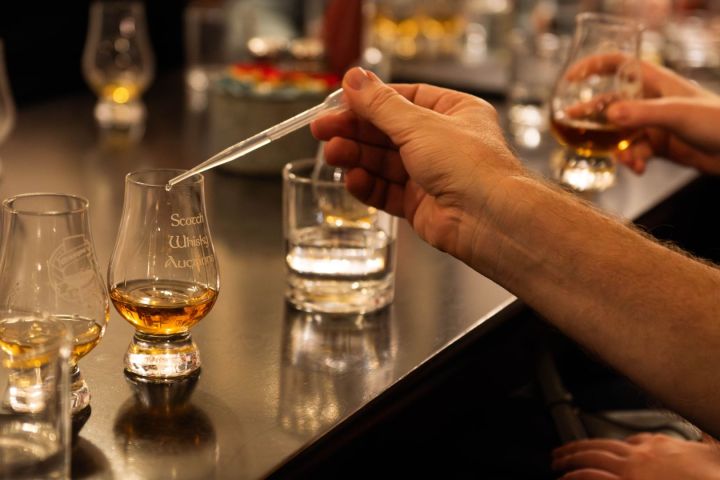 Once Upon a Whisky founder Camilo leading an exclusive private whisky and storytelling session.