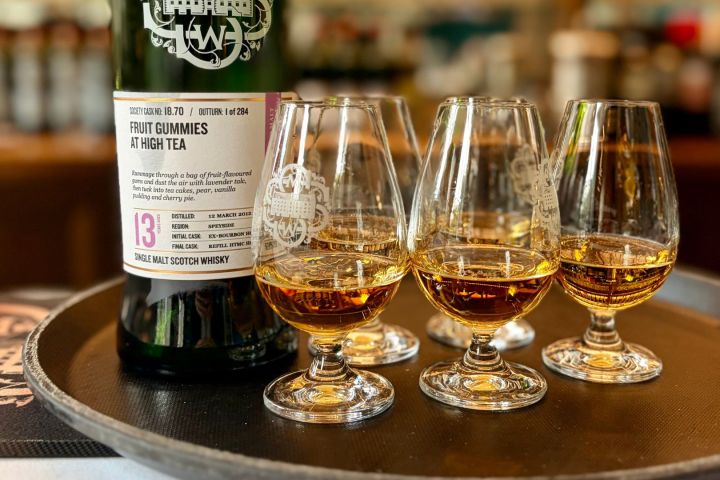 A tray featuring four single cask whisky drams ready for a private food pairing experience in Edinburgh.